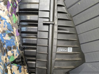 корпус воздушногo фильтра левый, ориг. номер FPLA9601AC, FPLA-9601-AD, LR095546, Land Rover Range Rover Sport 2 поколение [рестайлинг] 2017-2022