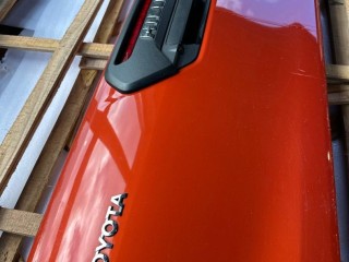 задний борт, ориг. номер 65700-KK010, Toyota Hilux 8 поколение [рестайлинг] 2020-2026