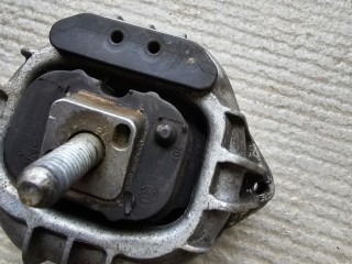 подушка крепления двигателя, ориг. номер 13981112, BMW X1 E84 2009-2012