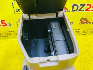 бардачок между сиденьями, ориг. номер 5890160280A0, 5890160280, 5538, TOYOTA LAND CRUISER