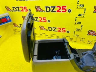 бардачок между сиденьями, ориг. номер 5891060020, 5612, TOYOTA LAND CRUISER PRADO