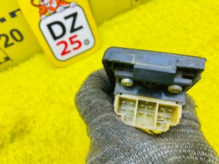 блок управления стеклоподъемниками, ориг. номер 5628, 2540152S00, NISSAN TERRANO 1985-1995