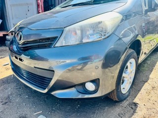 бампер, ориг. номер 5211952710B1, 5211952710, 2020553, TOYOTA VITZ 2010-2014