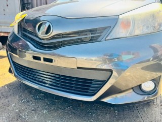бампер, ориг. номер 5211952710B1, 5211952710, 2020553, TOYOTA VITZ 2010-2014