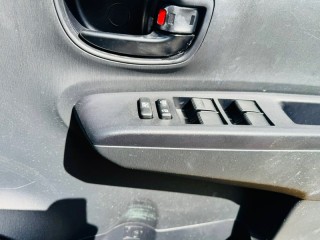 блок управления стеклоподъемниками, ориг. номер 8482052010, 2020553, TOYOTA VITZ 2010-2014