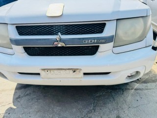 решетка радиатора, ориг. номер MR557172, 5301284, MITSUBISHI PAJERO IO 2000-2007