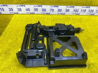 поддомкратник/ домкрат, ориг. номер 0911133030, 4797, 6477776010, LEXUS CT200H