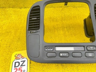 консоль магнитофона, ориг. номер 4843, 84013-60020, TOYOTA LAND CRUISER/LAND CRUISER CYGNUS/LX470