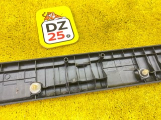 пластик замка багажника, ориг. номер 5857460120, 4890, TOYOTA LAND CRUISER PRADO