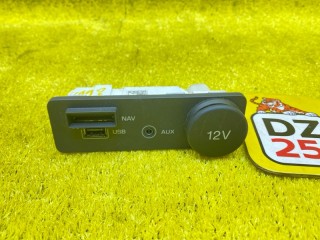 Разъем USB, ориг. номер FK72-19C166-BD, 4998, JAGUAR XE/XF/F-PACE