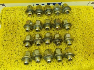 гайка на колесо, ориг. номер 9094201058, 9094201033, 9094201021, 4946, TOYOTA ESQUIRE/NOAH/VOXY
