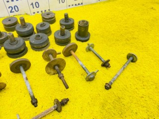 подушка кузова, ориг. номер 5384, 5220160050, 5220960071, TOYOTA LAND CRUISER 1998-2002