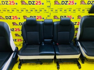 сидение комплект, ориг. номер 5632, TOYOTA WISH 2012-2017