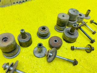 подушка кузова, ориг. номер 5471, MN117459, MR144985, MN117458, MB115178, MB513384, MITSUBISHI L200