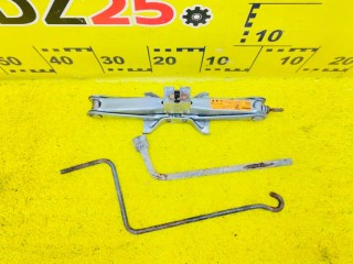 поддомкратник/ домкрат, ориг. номер 5604, MQ705868, NISSAN NV200 2009-2026