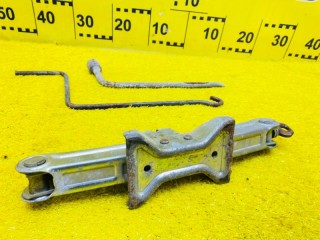 поддомкратник/ домкрат, ориг. номер 5604, MQ705868, NISSAN NV200 2009-2026