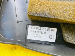 пластиковая крышка на двс, ориг. номер 5689, A6420105767, Mercedes-Benz E-CLASS 2009-2013