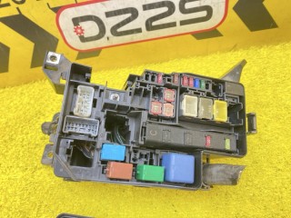 блок предохранителей, ориг. номер 8274142010, 8266242171, 8266342080, 5796, TOYOTA VANGUARD 2007-2010