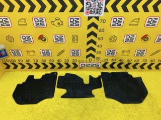 коврики комплект TOYOTA HIACE 2004-2010, 5797