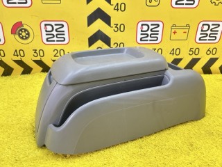 бардачок между сиденьями TOYOTA HIACE 1995-2006, 5755