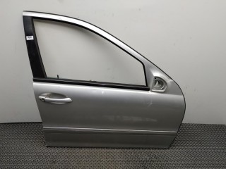 Стекло двери передней правой Mercedes-Benz C W203 2000-2004