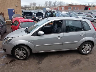 Ford Fiesta 5 поколение [рестайлинг] 2008г. 1.4 л., FXJA - фото №4