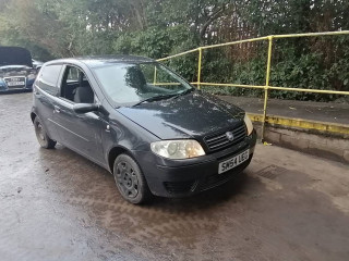 Fiat Punto 2 поколение [рестайлинг] 2004г. 1.2 л., 188 A4.000 - фото №3