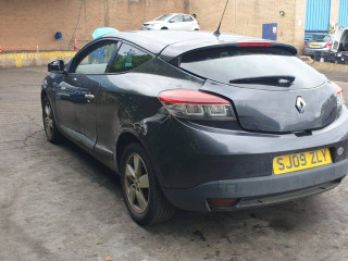 Renault Megane 3 поколение 2009г. 1.6 л., K4M 858 - фото №6