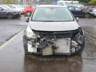 Renault Clio 3 поколение [рестайлинг] 2012г. 1.5 л., K9K 770 - фото №1