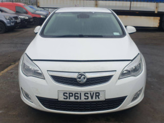 Opel Astra J 2011г. 1.6 л., A 16 XER - фото №1