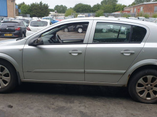 Opel Astra Family/H [рестайлинг] 2008г. 1.7 л., Z 17 DTH - фото №4