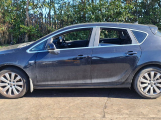 Opel Astra J 2011г. 1.7 л., A 17 DTR - фото №4