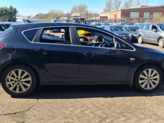 Opel Astra J 2011г. 1.7 л., A 17 DTR - фото №5