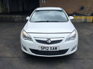 Opel Astra J 2012г. 1.7 л., A 17 DTJ - фото №1