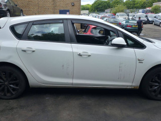 Opel Astra J 2012г. 1.7 л., A 17 DTJ - фото №5