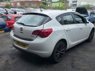 Opel Astra J 2012г. 1.7 л., A 17 DTJ - фото №7