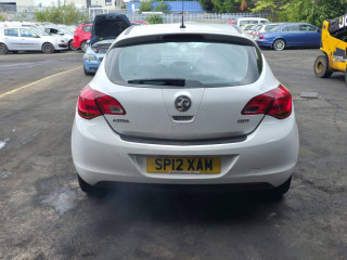 Opel Astra J 2012г. 1.7 л., A 17 DTJ - фото №8