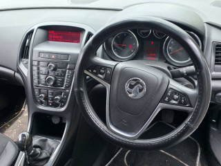 Opel Astra J 2012г. 1.7 л., A 17 DTJ - фото №9