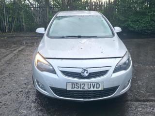 Opel Astra J 2012г. 1.7 л., A 17 DTR - фото №1