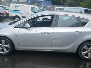 Opel Astra J 2012г. 1.7 л., A 17 DTR - фото №4