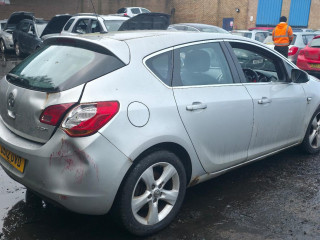 Opel Astra J 2012г. 1.7 л., A 17 DTR - фото №7