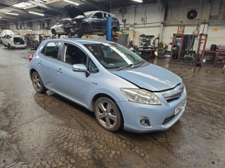 Toyota Auris 1 поколение E150 [рестайлинг] 2012г. 1.8 л., 2ZR-FXE - фото №3