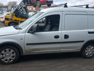 Opel Combo C [рестайлинг] 2006г. 1.3 л., Z 13 DTJ - фото №4