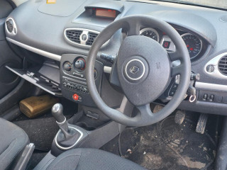 Renault Clio 3 поколение [рестайлинг] 2010г. 1.2 л., D4F 740 - фото №9