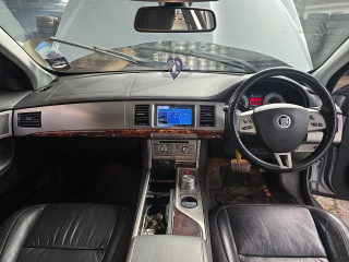 Jaguar XF 1 поколение 2009г. 3.0 л., 306DT - фото №10