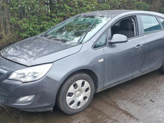 Opel Astra J 2010г. 1.4 л., A 14 XER - фото №2