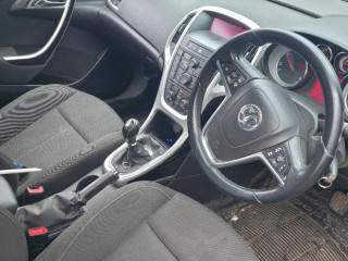 Opel Astra J [рестайлинг] 2013г. 2.0 л., A 20 DTH - фото №9