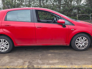 Fiat Punto 3 поколение [2-й рестайлинг] 2012г. 1.2 л., 169 A4.000 - фото №5