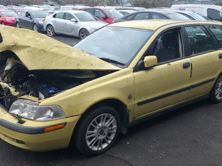 Volvo V40 1 поколение [рестайлинг] 2001г. 1.6 л., B 4164 S2 - фото №2