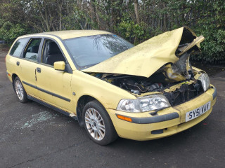Volvo V40 1 поколение [рестайлинг] 2001г. 1.6 л., B 4164 S2 - фото №3